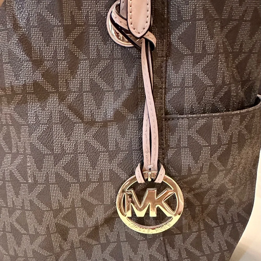 Authentic like new women’s Michael Kors, two tone brown, two strap leather purse - Picture 7 of 8